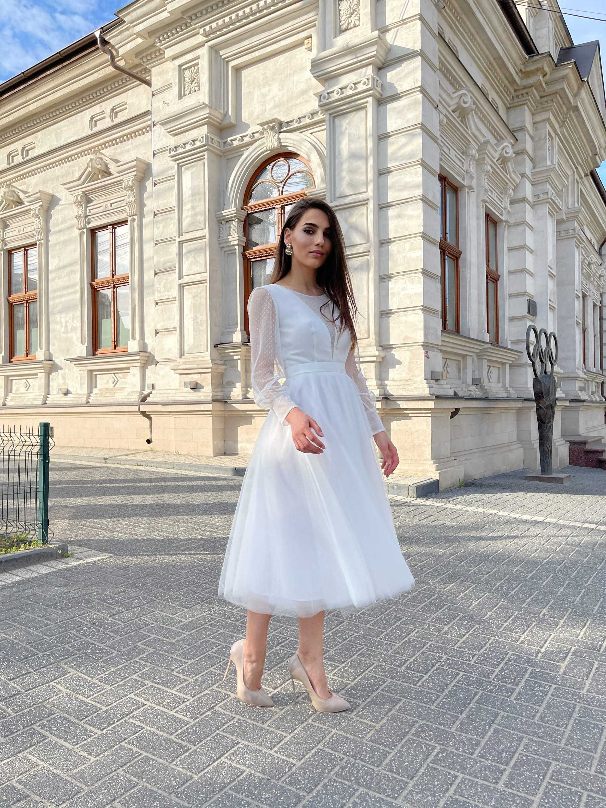 Elegant white midi wedding dress made of tulle LARIETTE Elegant white midi wedding dress made of tulle LARIETTE