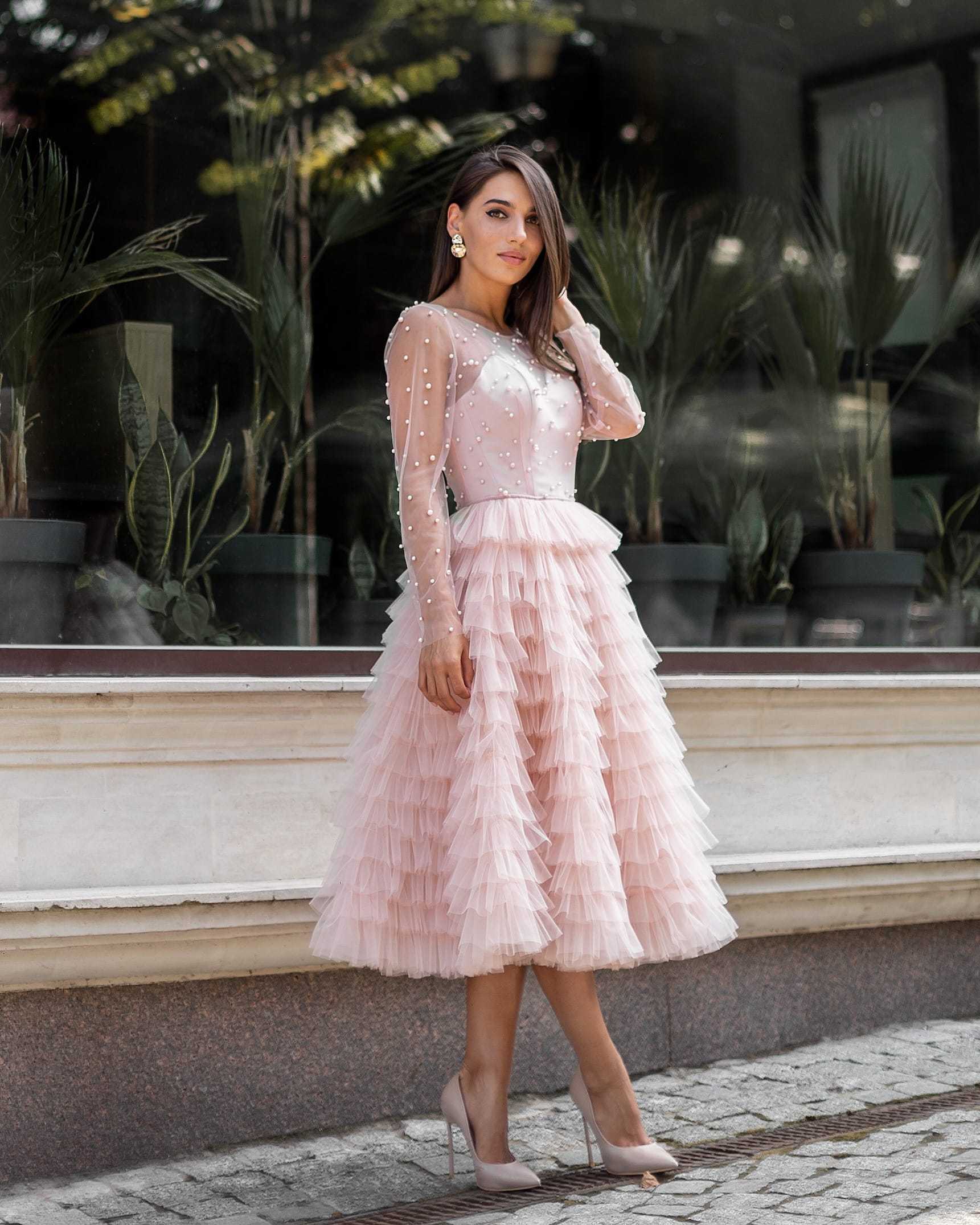 Elegant dusty pink dress with corset and pearls – LARIETTE