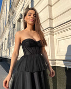Rochie eleganta cu corset din dantelă pentru petrecere.